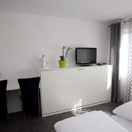 Gastehaus Zur Offenen Tur Apartmanhotel Rheinhausen